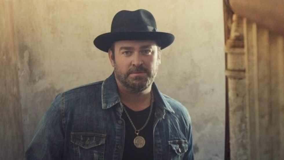 Lee Brice Hey World Cover e1604907635808