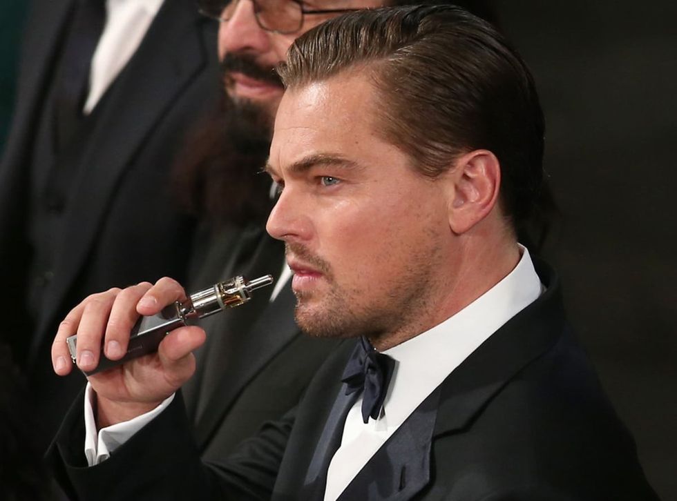 leonardo dicaprio smokes vape