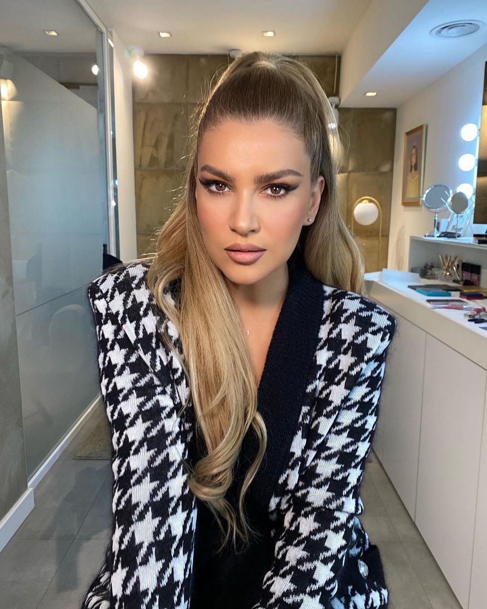 leonorajakupi 121330195 1409142106098111 7300324282864941830 n 1