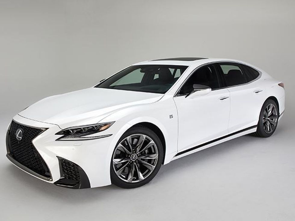 Lexus lanson modelin luksoz me te cilin rivalizon veturat gjermane foto 2