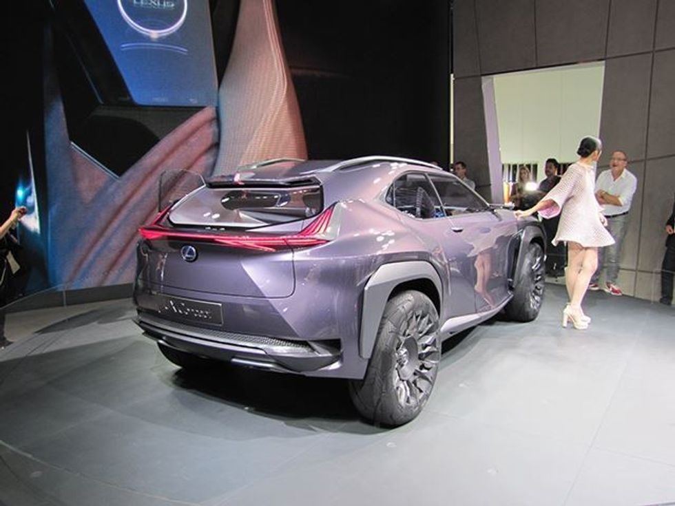 Lexus prezanton modelin e shumëpritur UX foto 3