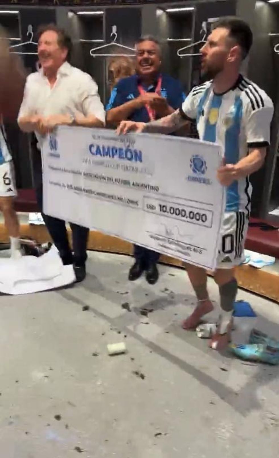 Lionel Messi kërcen me një çek prej 10 milionë dollarësh