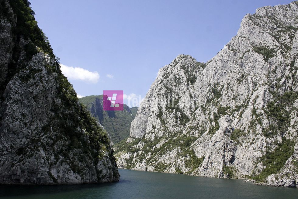 Liqeni i komanit dhe trajektet - foto Ridvan Slivova (12)