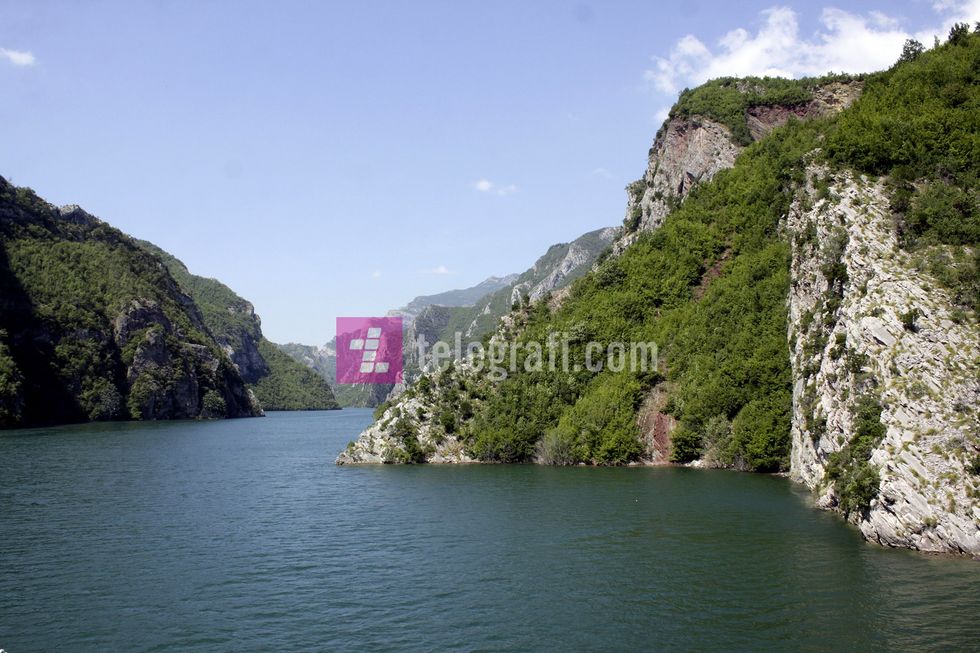 Liqeni i komanit dhe trajektet - foto Ridvan Slivova (14)