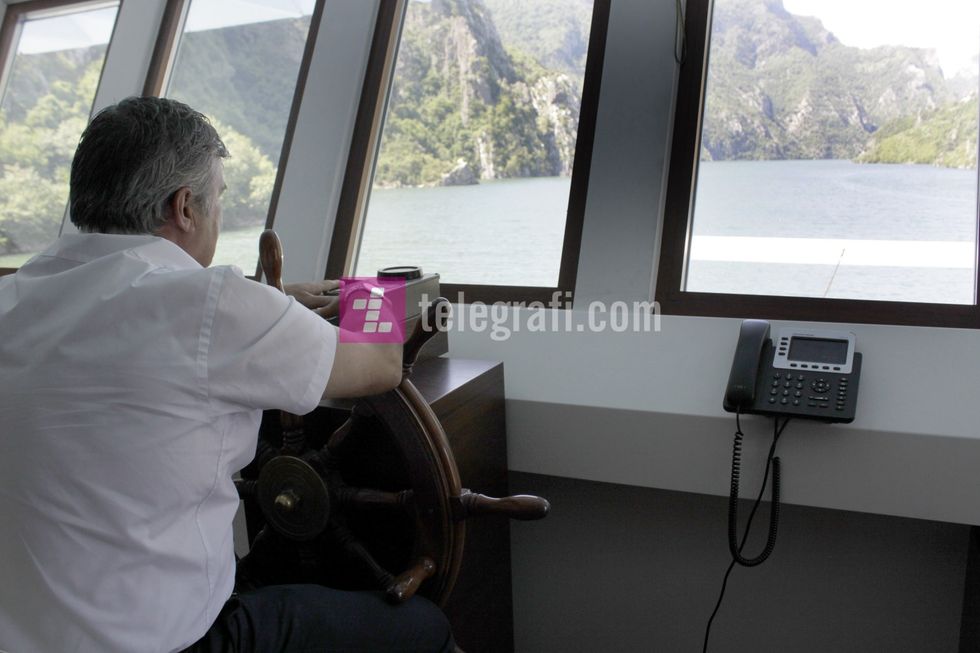 Liqeni i komanit dhe trajektet - foto Ridvan Slivova (15)