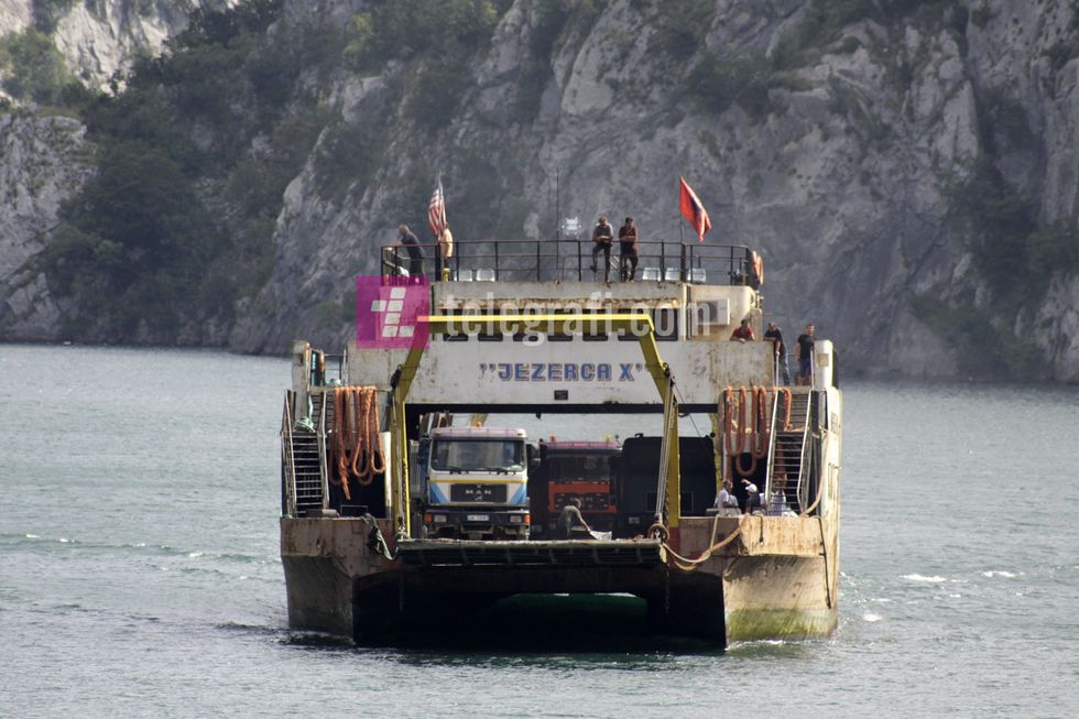 Liqeni i komanit dhe trajektet - foto Ridvan Slivova (5)