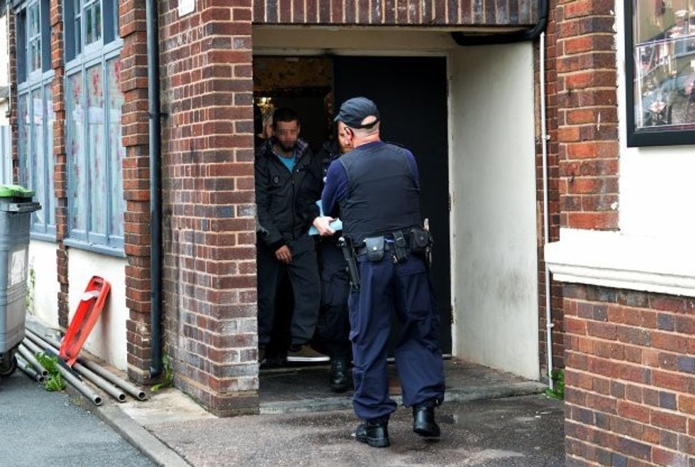 Lirohen pesë persona që mbaheshin si skllevër nga pronarët e një restoranti foto 3