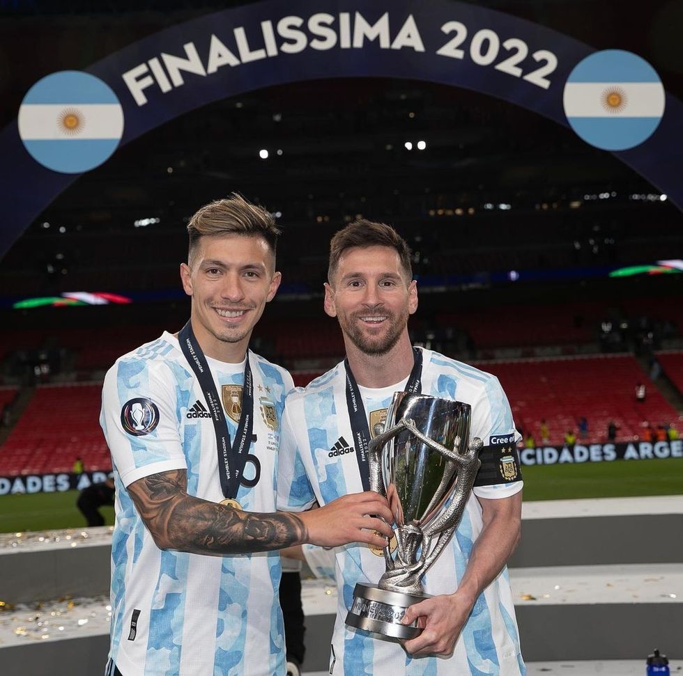 Lisandro Martinez bersama Lionel Messi. Foto Instagram Lisandro Martinez.