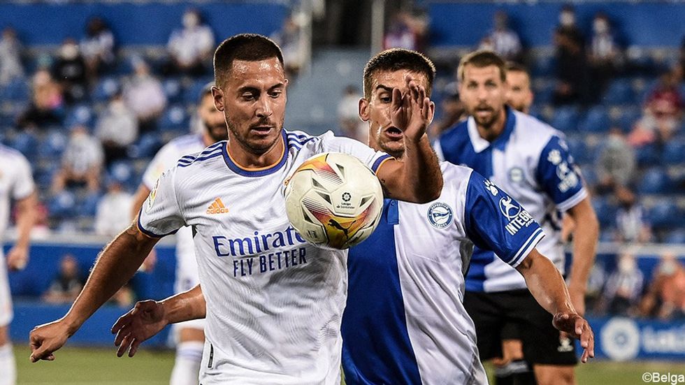 LIVE Courtois must cause penalty after terrible back pass