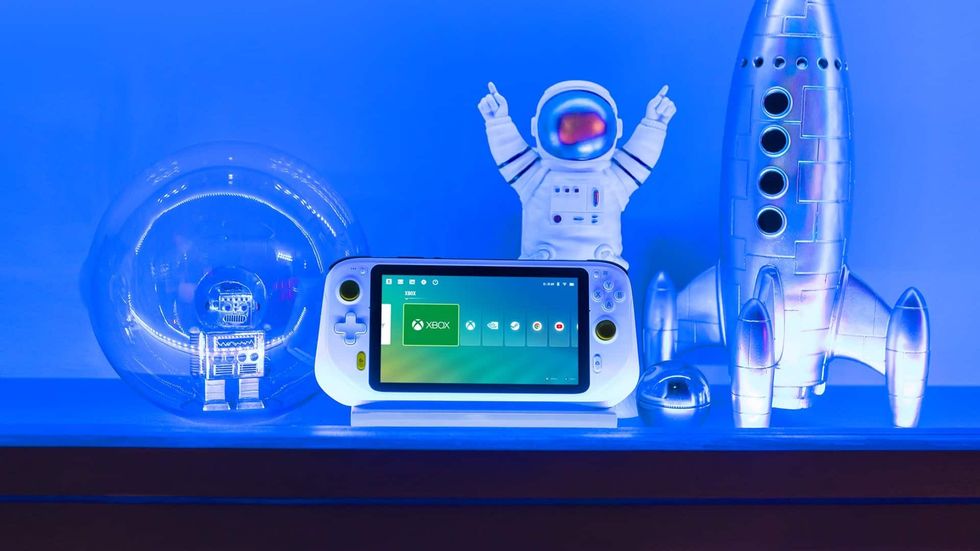 Logitech just released the G Cloud, an ambitious streaming handheld console - Xfire