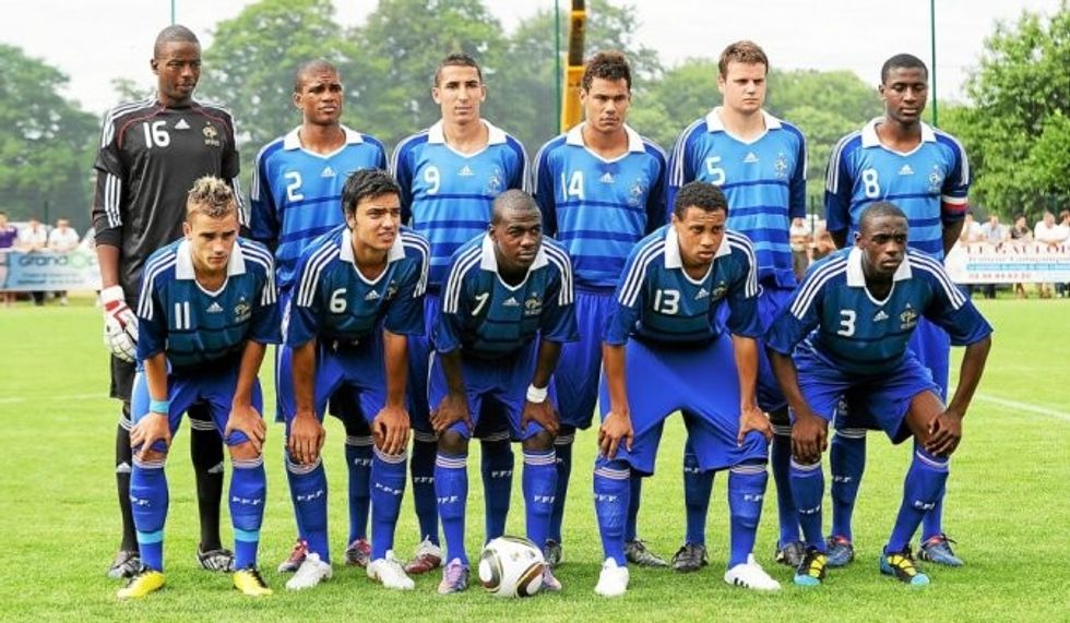 loic nego debout 2e a gauche a frequente l elite du 5732331 p