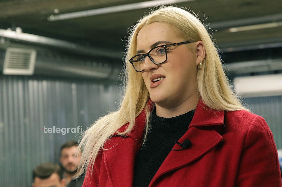 loja shperblyese Meka dhe Telegrafi Jobs foto Ridvan Slivova 20