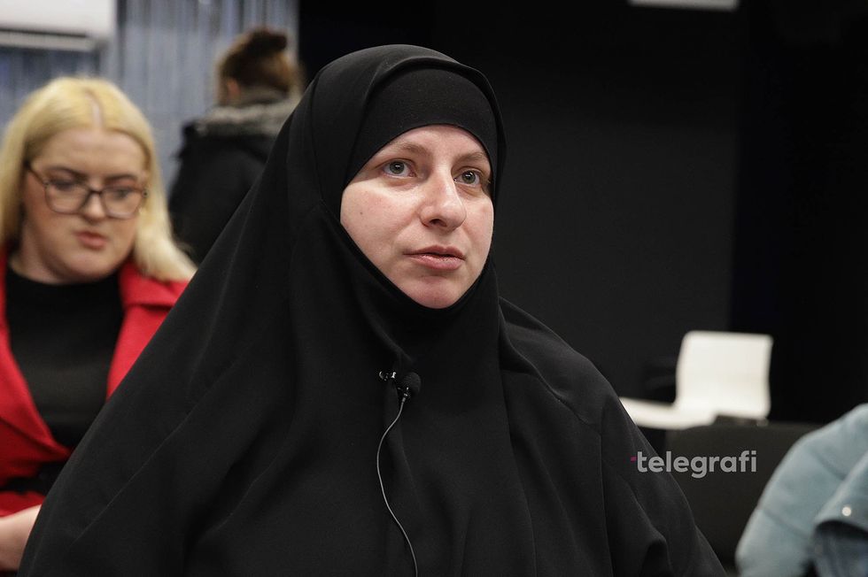 loja shperblyese Meka dhe Telegrafi Jobs foto Ridvan Slivova 23