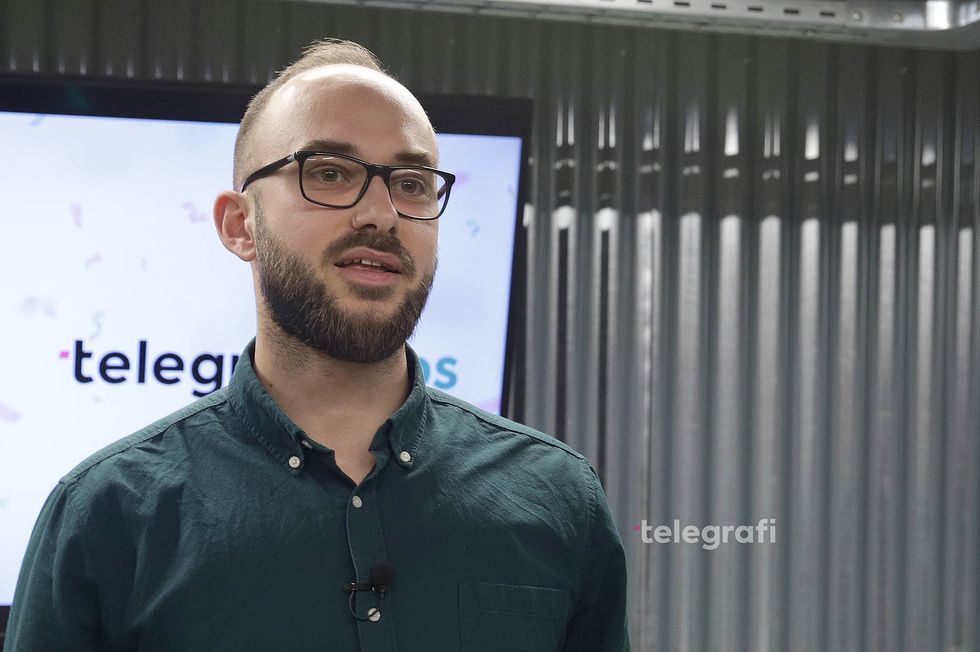 loja shperblyese Meka dhe Telegrafi Jobs foto Ridvan Slivova 25