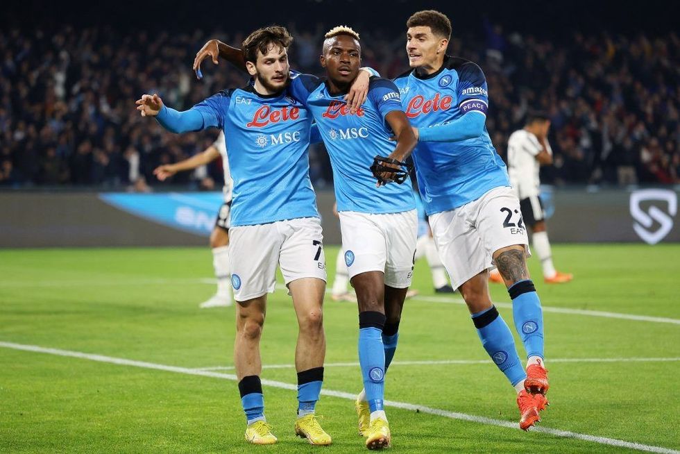 Lojtarët e Napolit festojnë golin ndaj Juventusit