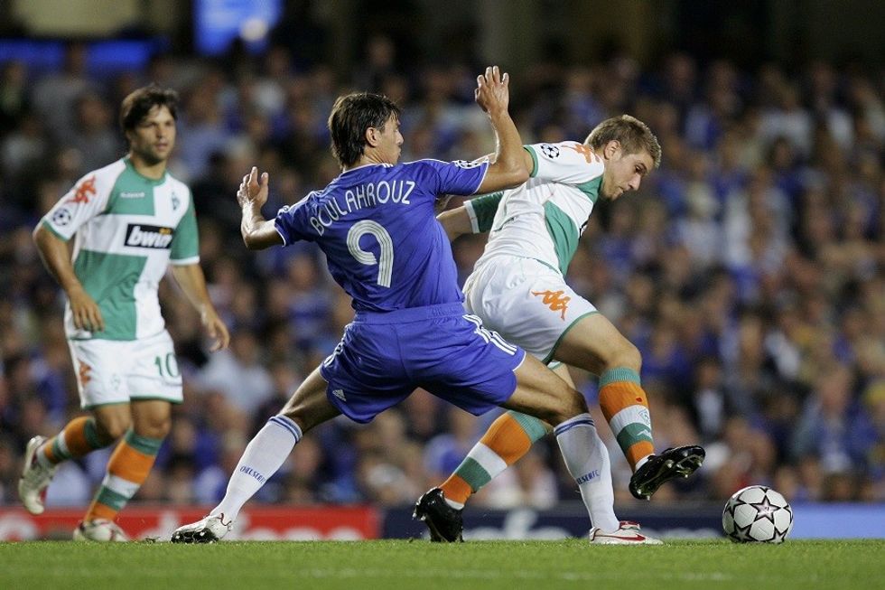 LONDON - SEPTEMBER 12: Khalid Boulahrouz (M) of Chelsea battles for the ball with Ivan Klasinic (R) of Werder Bremen during the UEFA Champions League Group A match between Chelsea and Werder Bremen at Stamford Bridge on September 12, 2006 in London, England. (Photo by Martin Rose/Bongarts/Getty Images)