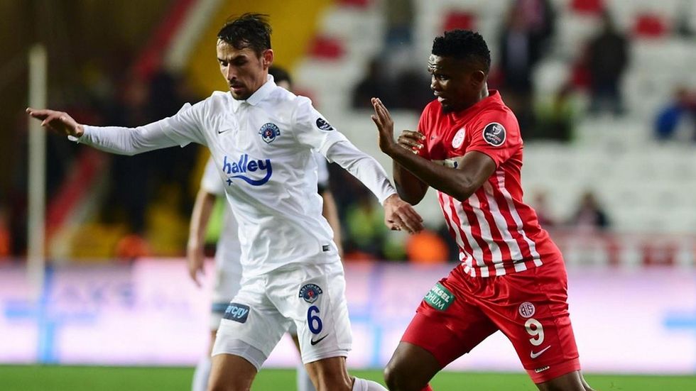 loret sadiku samuel etoo antalyaspor kasimpasa stsl 12252016 1kbikdyj3i2mk1iyatxxtudwb4