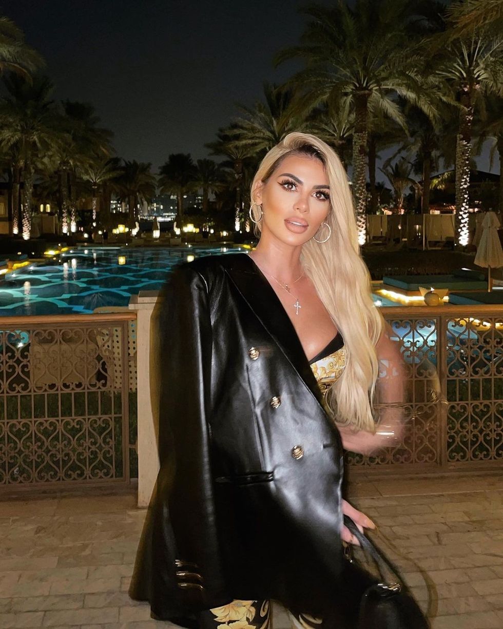 luanavjollca 1484765398558789418761162412857738034222215n