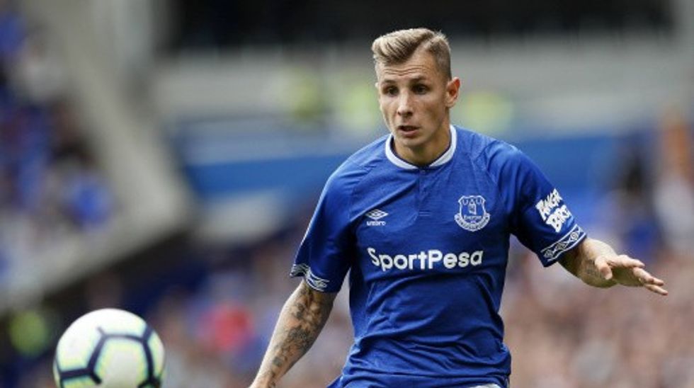 lucas digne im trikot von everton 1575977349 28153