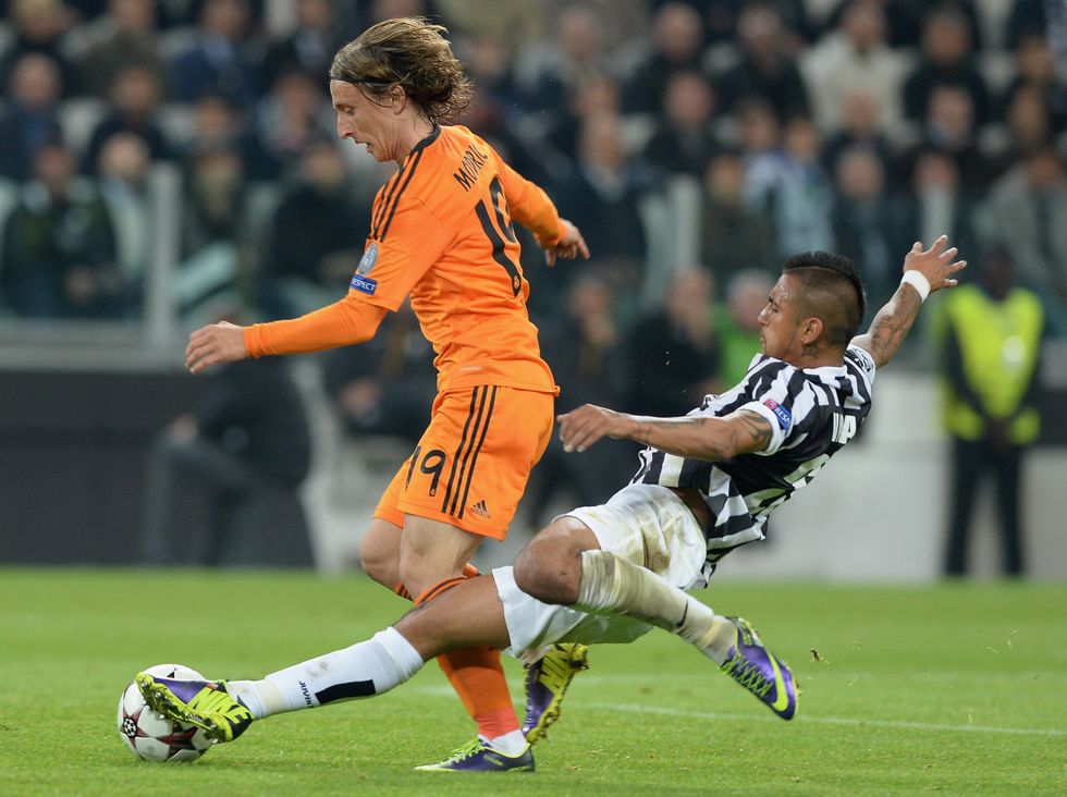 Luka Modric Arturo Vidal 1