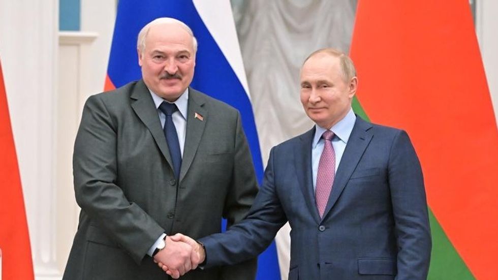 Lukashenko and Putin shake hands