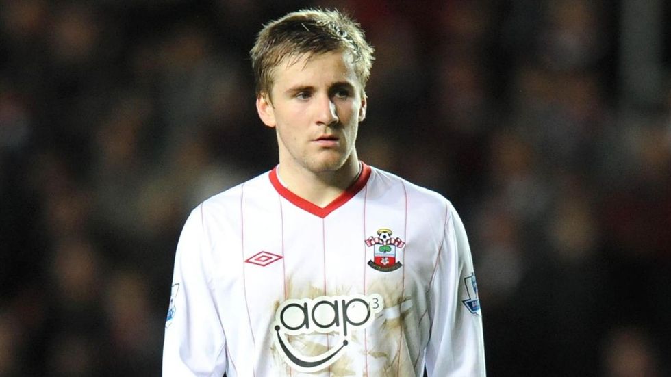Luke Shaw sticks with Southampton - Eurosport