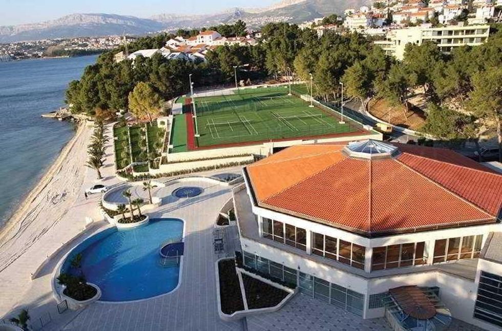 luksi-i-ministrit-ademi-2