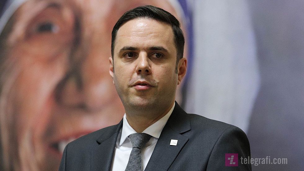 Lumir Abdixhiku dhe Lutfi Hazirin nga LDK pase takimit me Vjosa Osmanin Lista Guxo foto Ridvan Slivova 6 e1645966521586