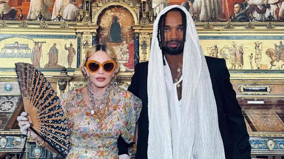 Madonna thuhet se është fejuar me futbollistin 38 vjet më të ri