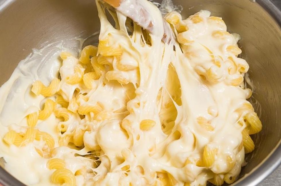 Makarona me djathë të zier në qumësht