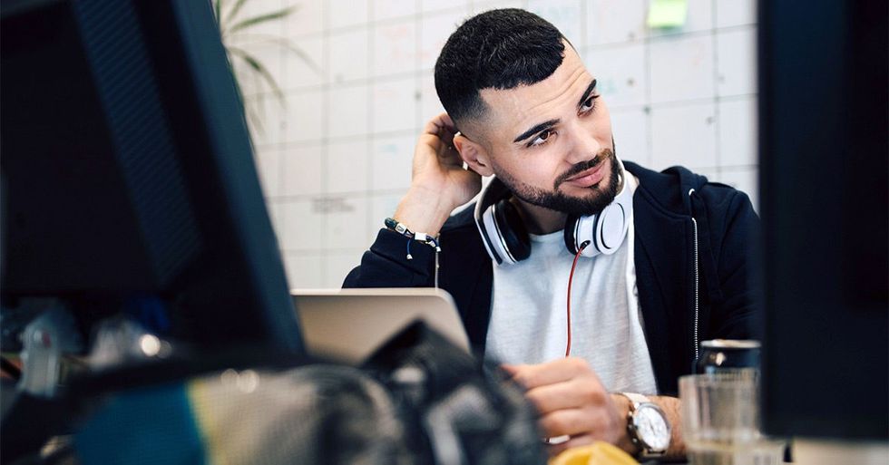 Male Headphones Itch 1