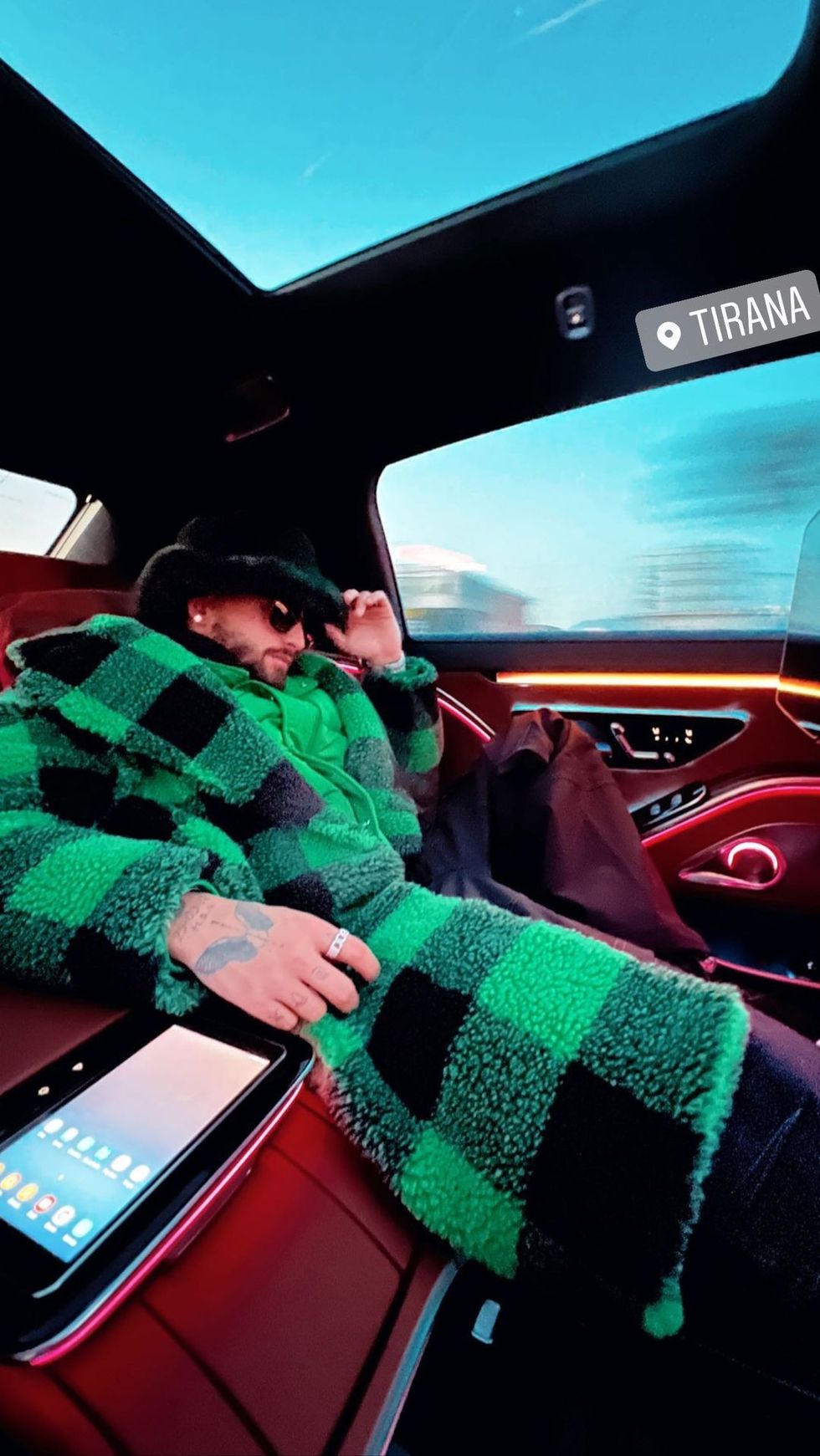 maluma 275851239 910892199586331 7508526884734400296 n