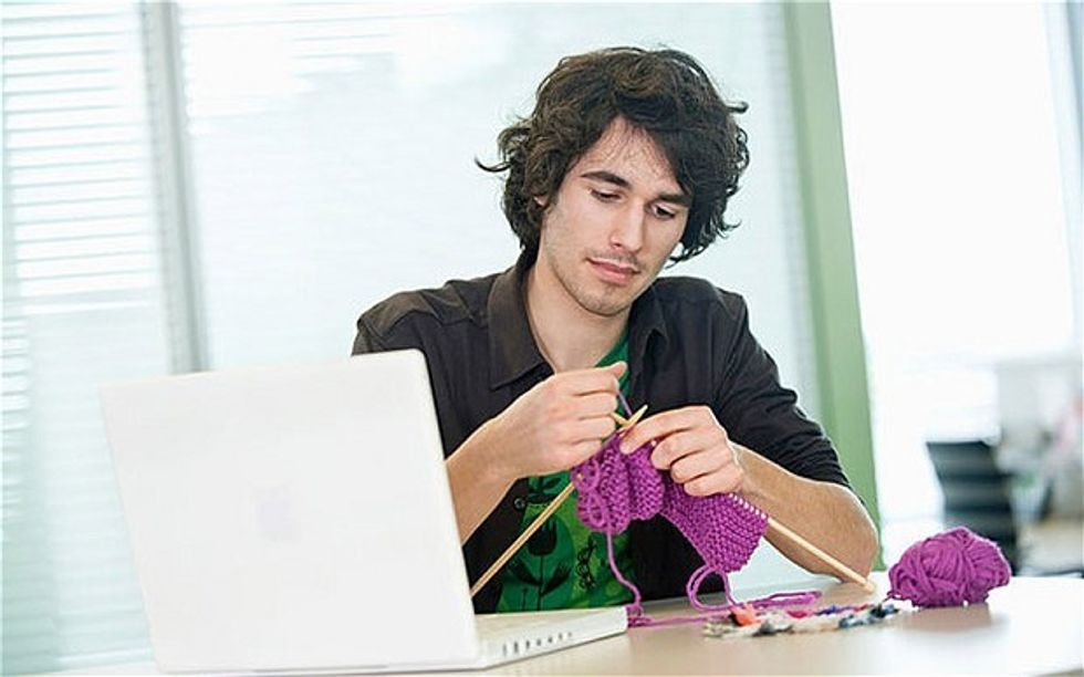 man-knitting_2782239b