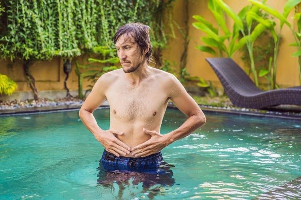 man s stomach hurts after pool 247622 23023