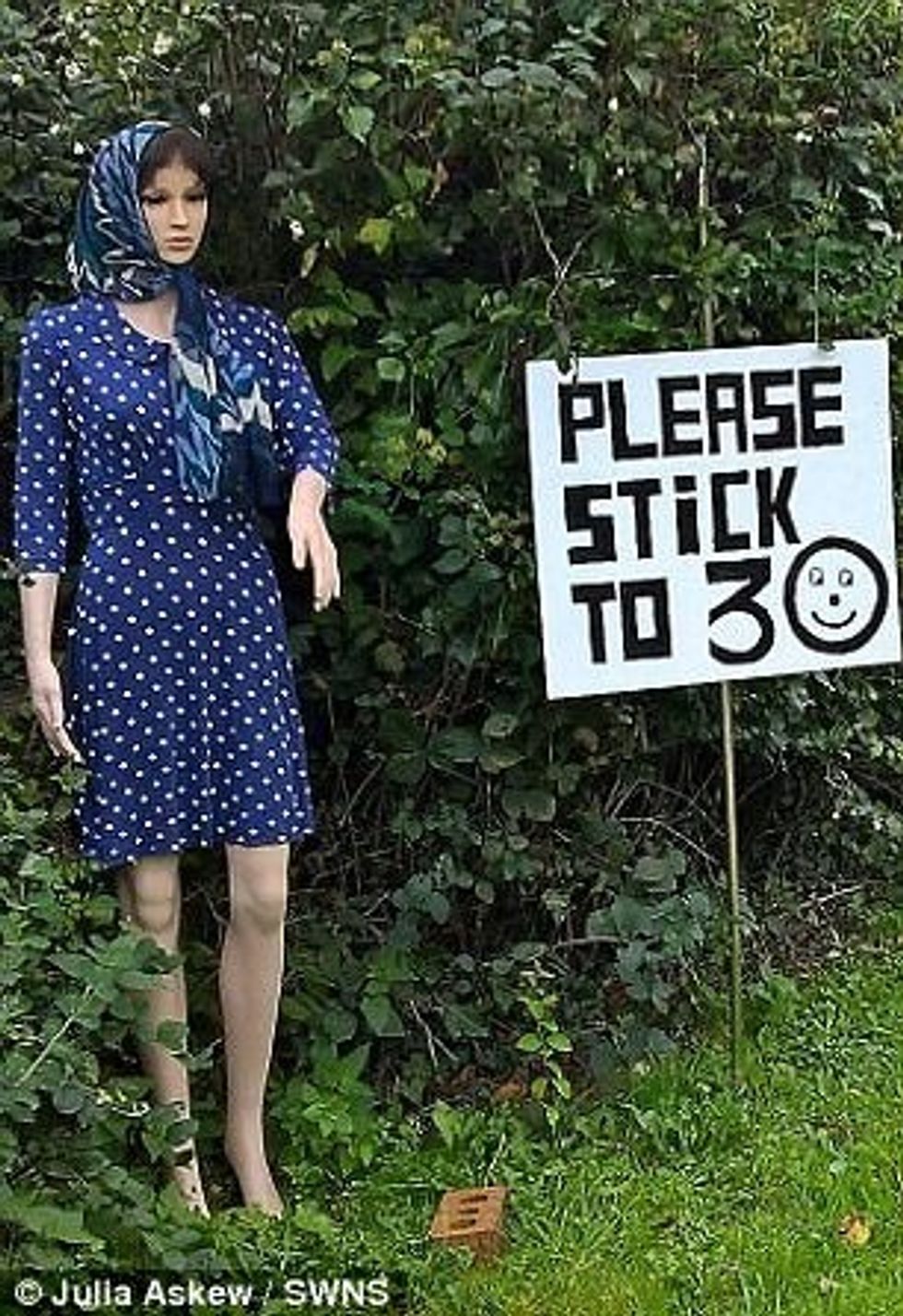 Manekinet e vendosura për rritjen sigurisë në trafik po dalin se sjellin me shume dem se dobi foto 3