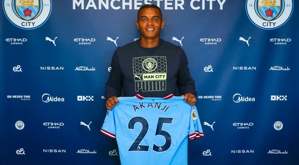 manuel akanji 220831 unveil g 1050