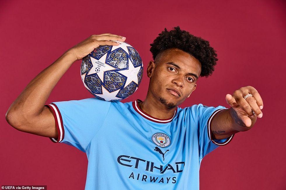 Manuel Akanji, i cili ka luajtur 47 ndeshje në të gjitha garat, ka qenë një hit i madh në Mançester pas nënshkrimit nga Dortmundi.