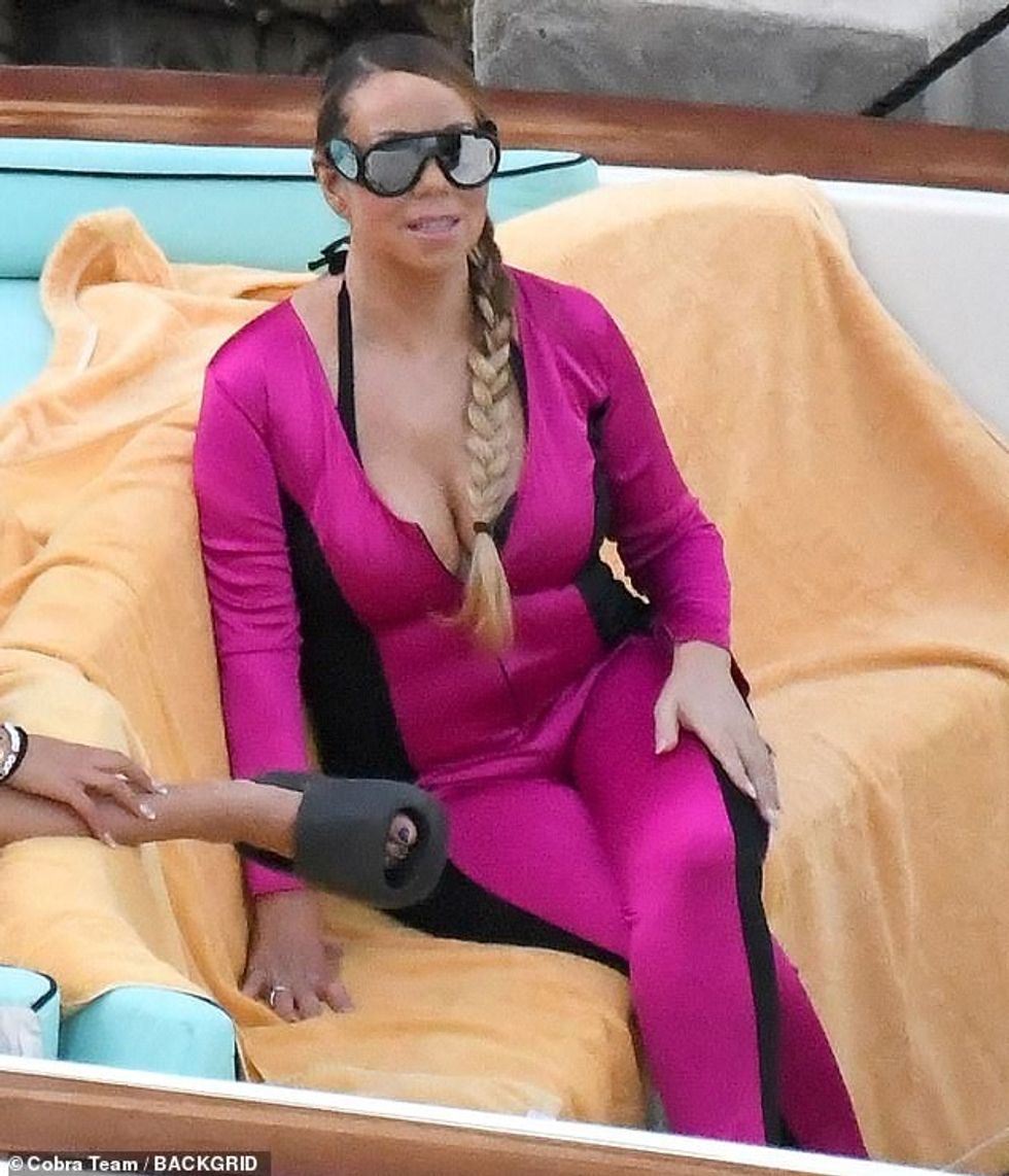 Mariah Carey ktheu kokën me rroba banje me bukë gjatë një arratisjeje verore në Itali me binjakët e saj, Monroe dhe Maroken, të enjten.