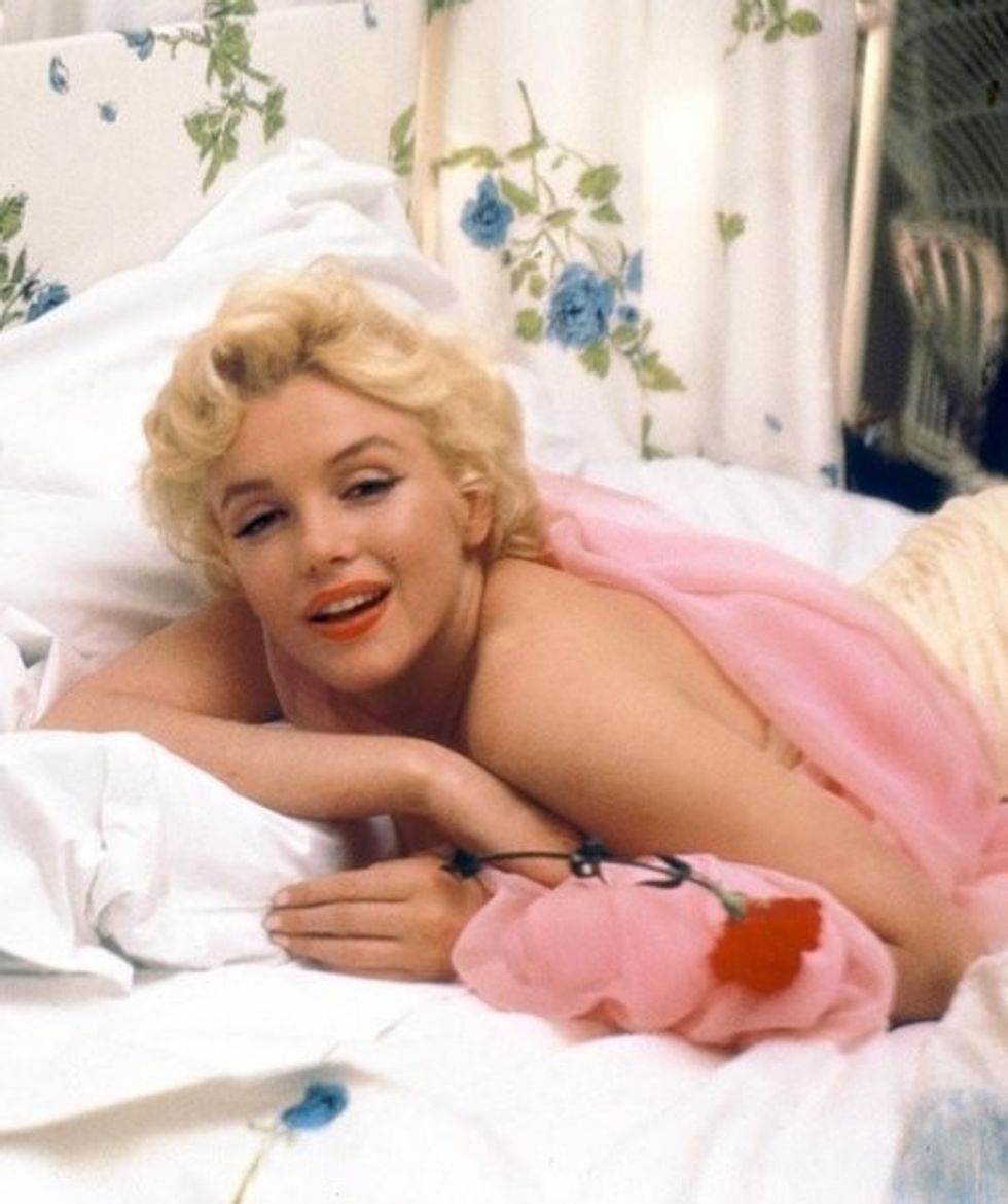 marilyn monroe 009 in bed with red flower
