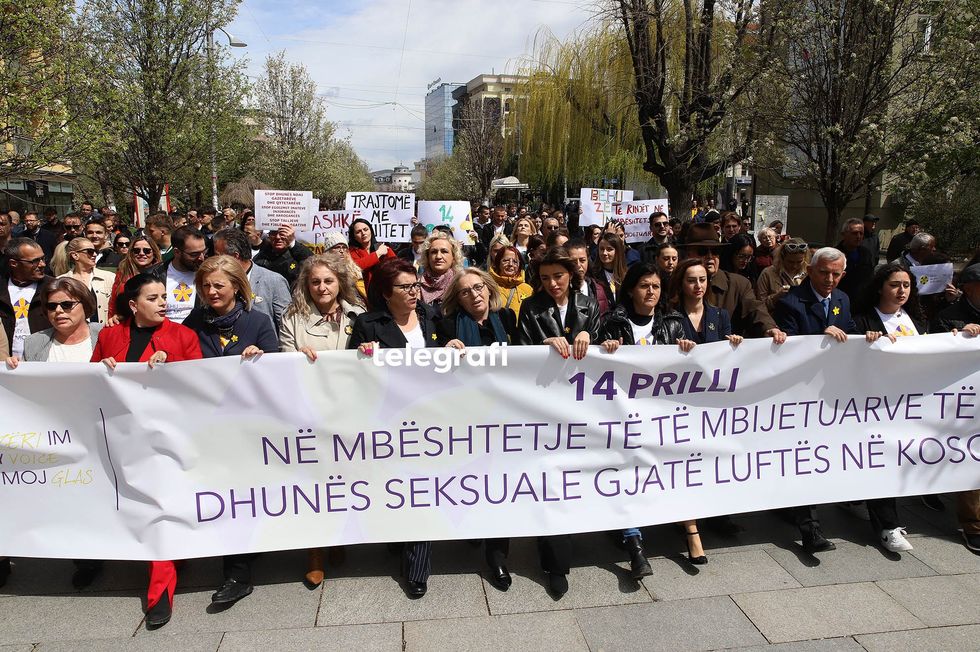marsh ne mbeshtetje te te mbijetuarve te dhunes seksuale gjate luftes ne Kosove foto Ridvan Slivova 21