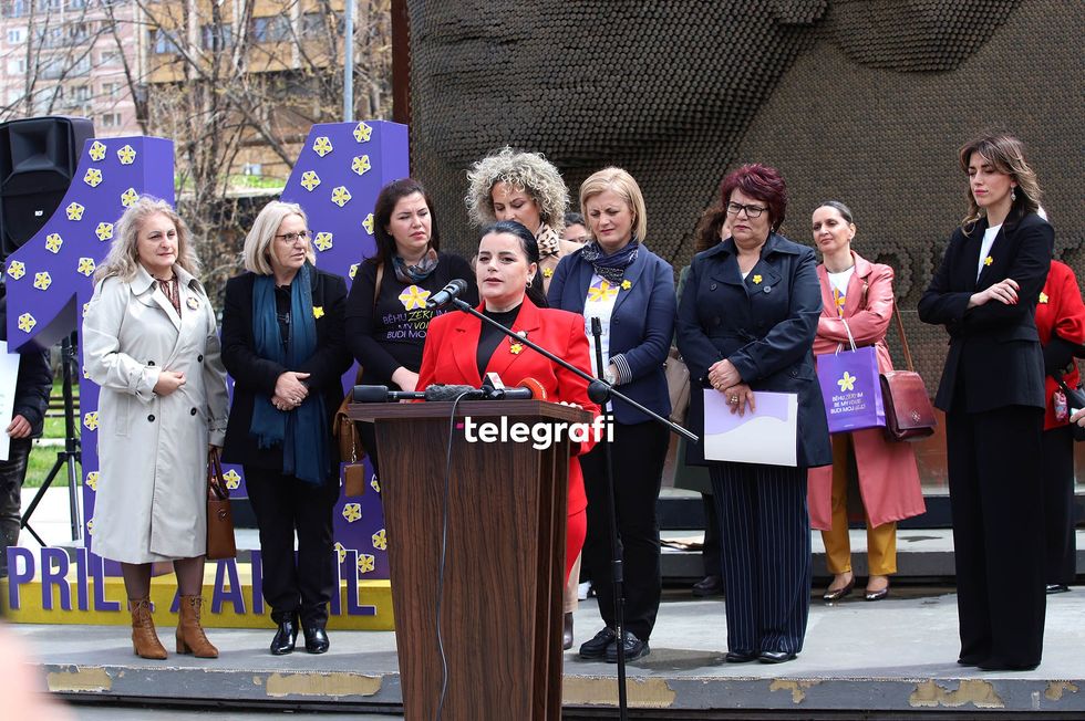 marsh ne mbeshtetje te te mbijetuarve te dhunes seksuale gjate luftes ne Kosove Vasfije Krasniqi foto Ridvan Slivova 41