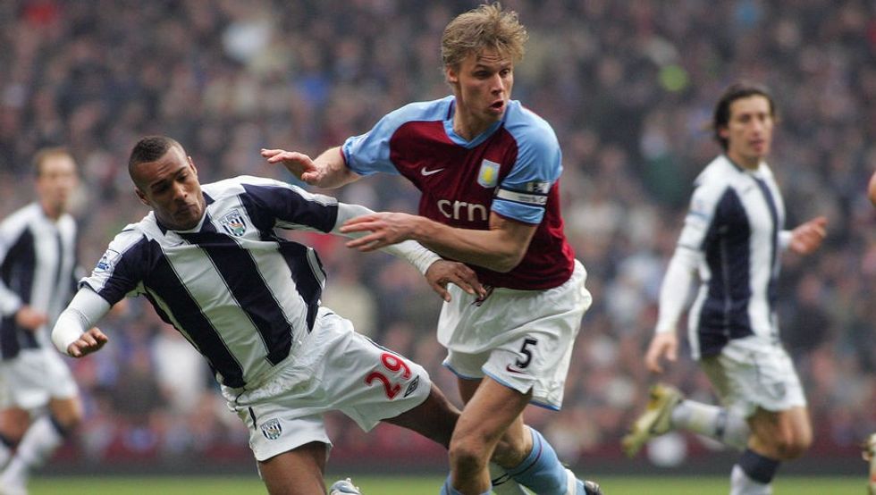 Martin Laursen (R) of Aston Villa tackle