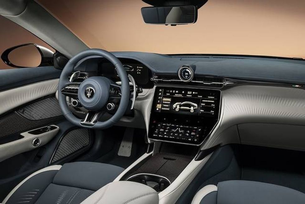 maserati granturismo 2023 interni 01