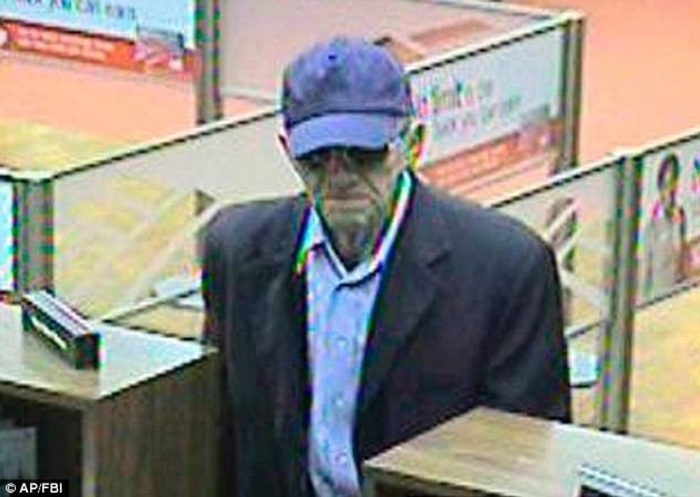 Maskimet e çuditshme të hajnave gjatë plaçkitjeve foto 3