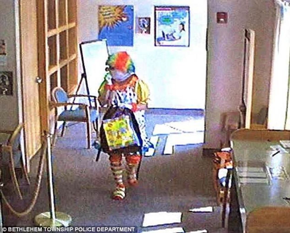 Maskimet e çuditshme të hajnave gjatë plaçkitjeve foto 9