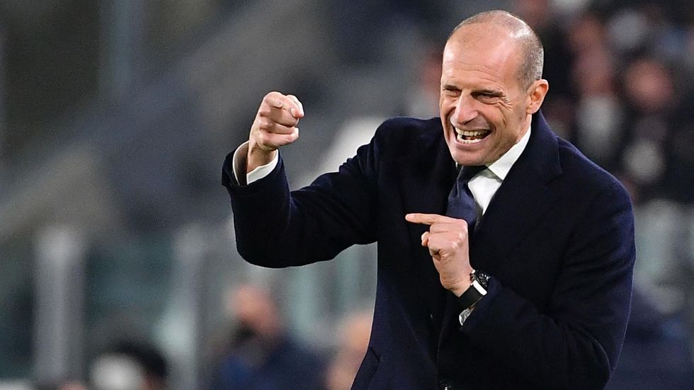 massimiliano allegri tecnico della juventus da indicazioni durante una partita 2ki3al2tnt4v1icsamwi7gip4