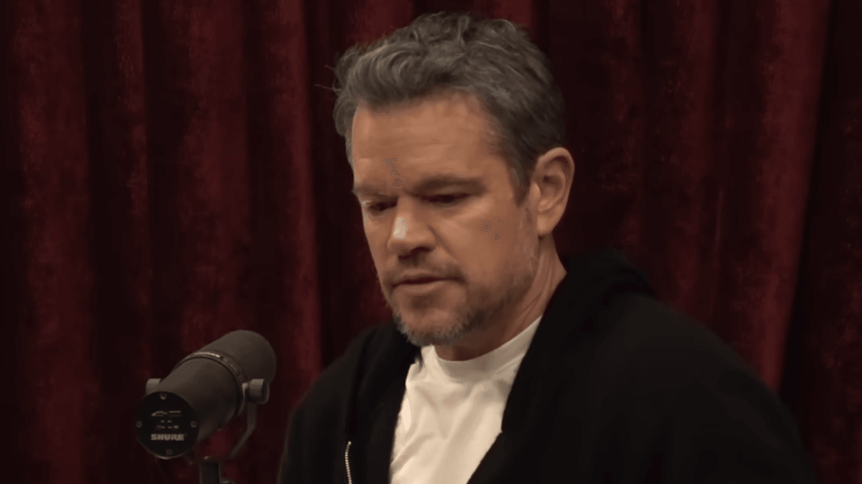 Matt Damon 'zbulon' Netflix - pretendon se i përshtatin filmat për një audiencë që nuk i heq celularët nga duart