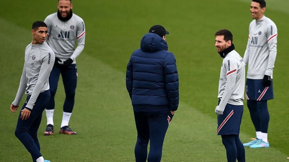 Mauricio Pochettino acuerpa Lionel Messi 18996234