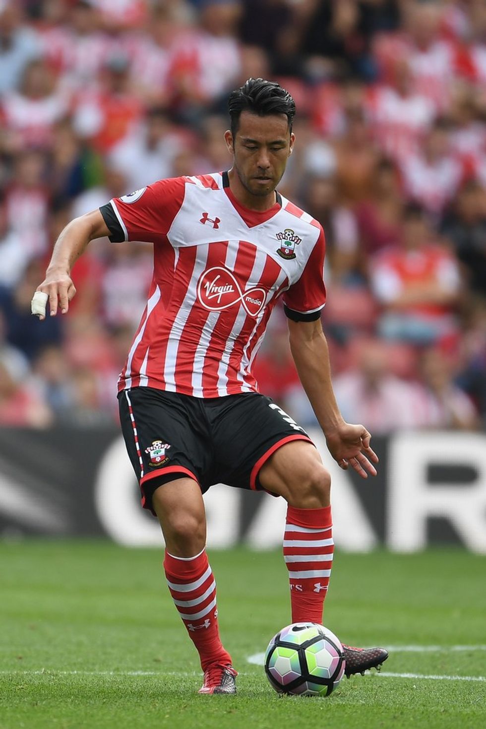 Maya Yoshida gjatë një aksion për Southamptonin ndaj Watfordit.