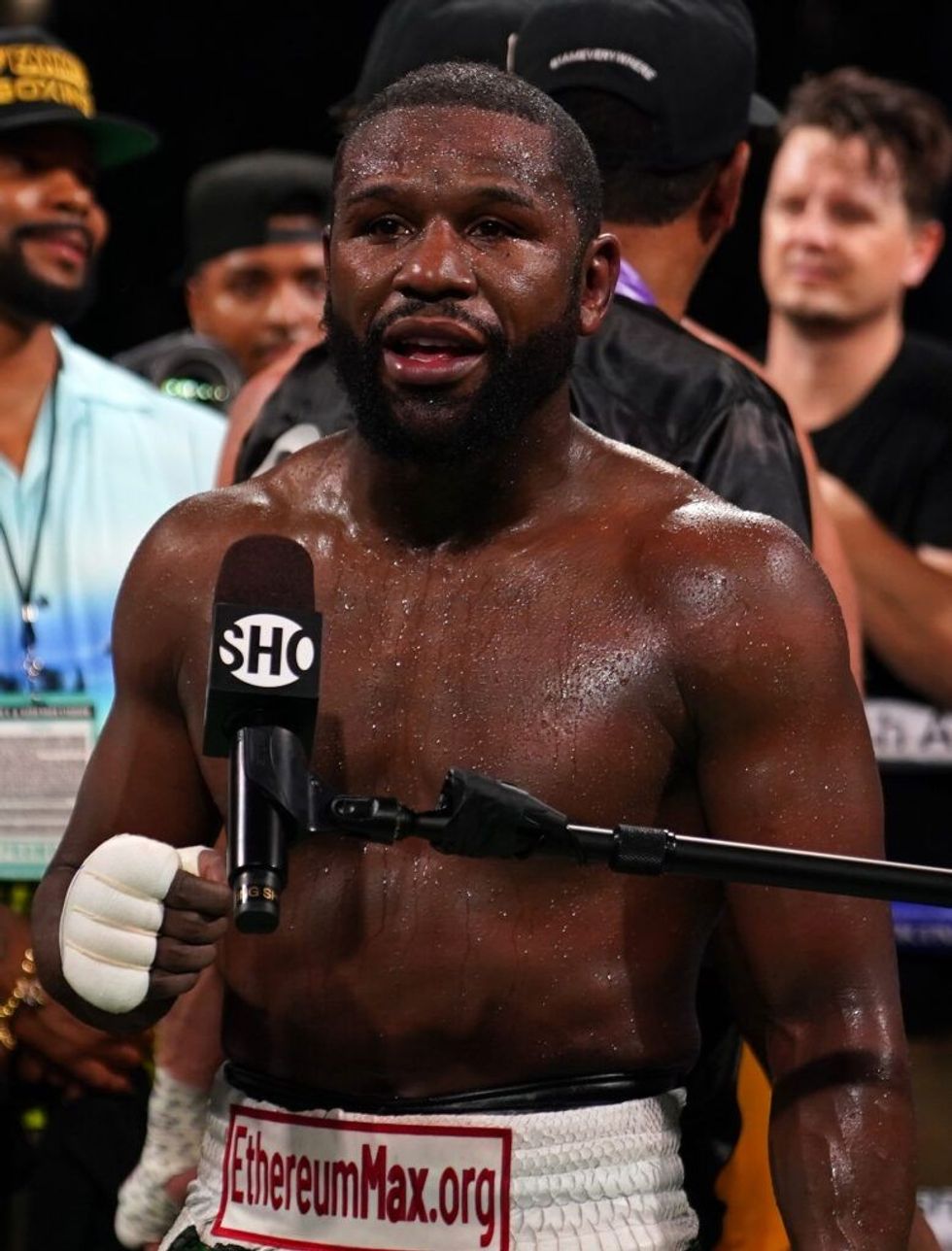 Mayweather jep një intervistë.